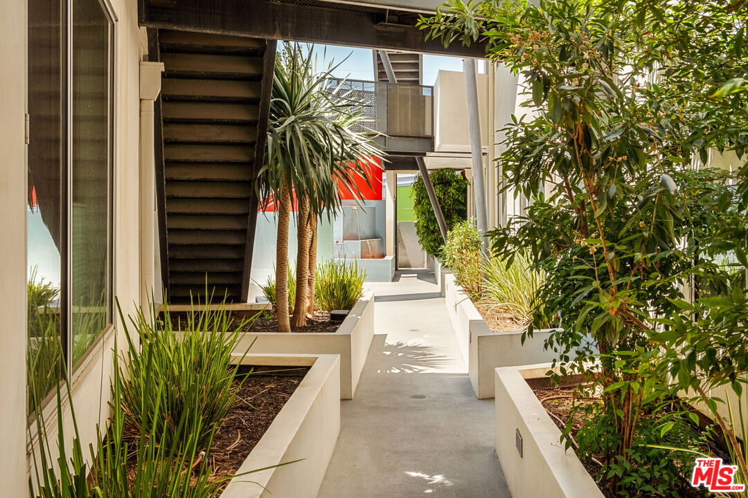 616 N Croft Ave Unit: 6, West Hollywood 