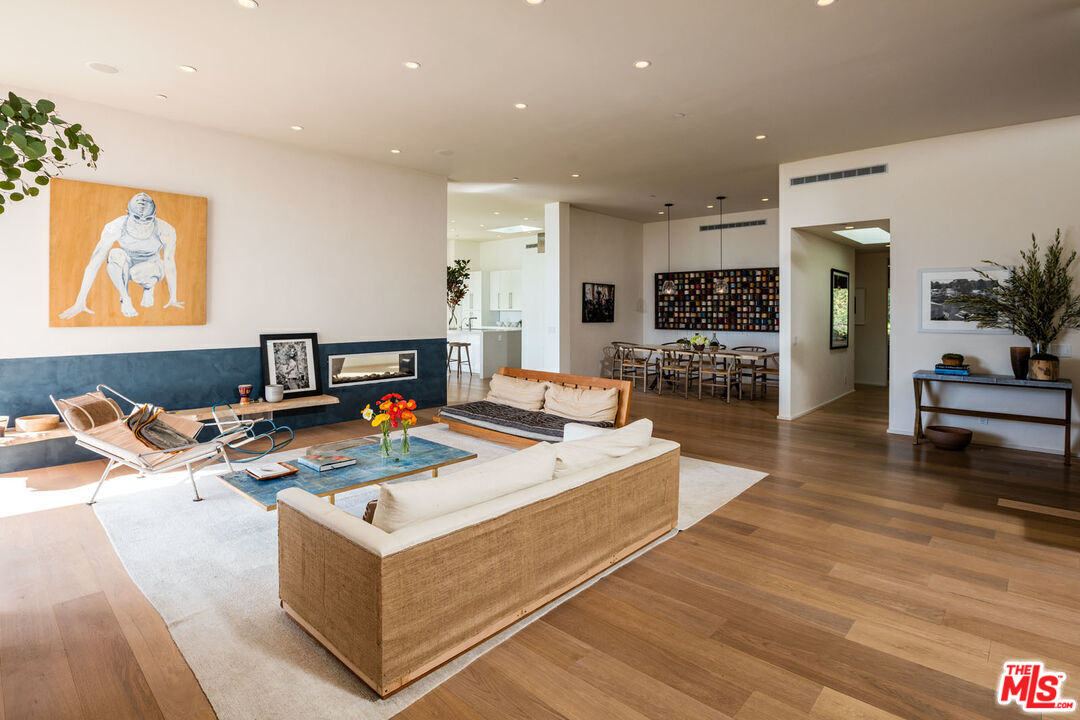 1355 Devlin Dr, Sunset Strip