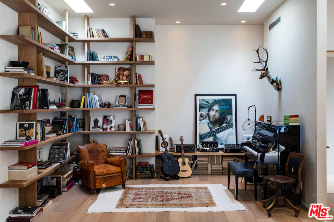 1355 Devlin Dr, Sunset Strip