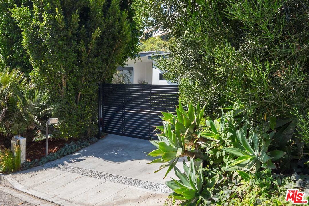 1355 Devlin Dr, Sunset Strip