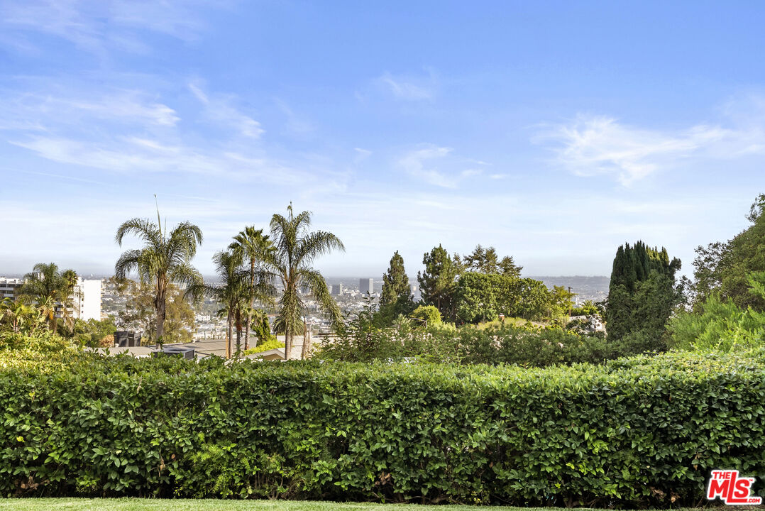 1355 Devlin Dr, Sunset Strip