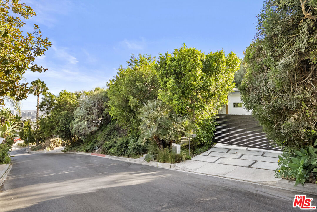 1355 Devlin Dr, Sunset Strip