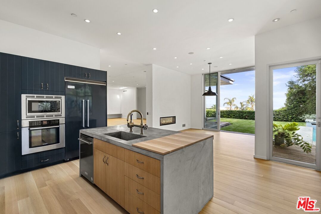 1355 Devlin Dr, Sunset Strip