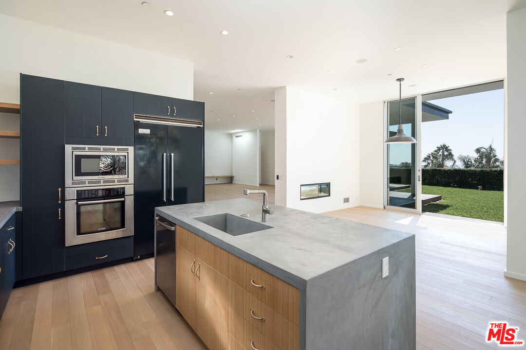 1355 Devlin Dr, Sunset Strip