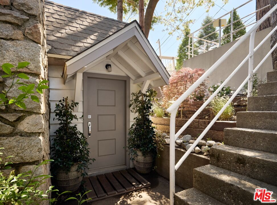 28918 Palisades Dr, Lake Arrowhead 