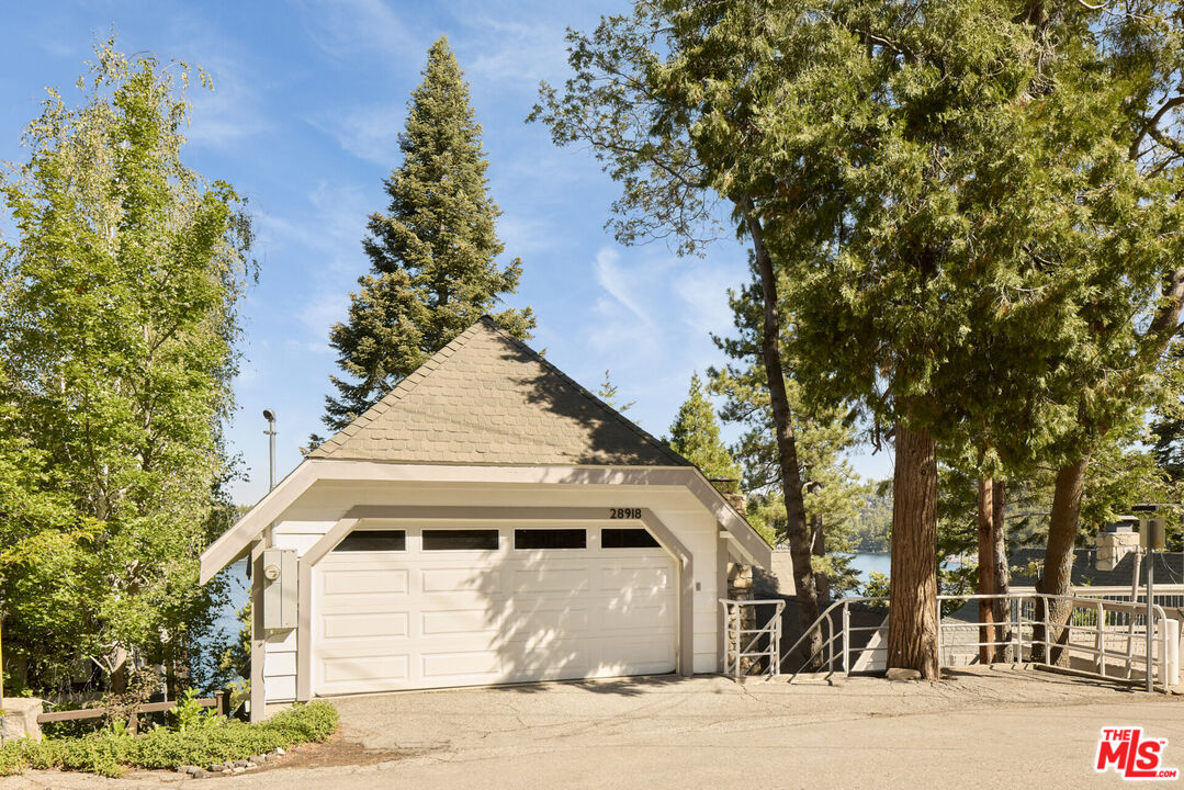28918 Palisades Dr, Lake Arrowhead 