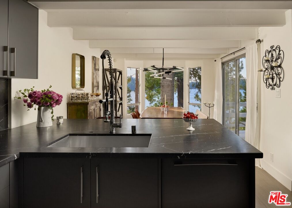 28918 Palisades Dr, Lake Arrowhead 