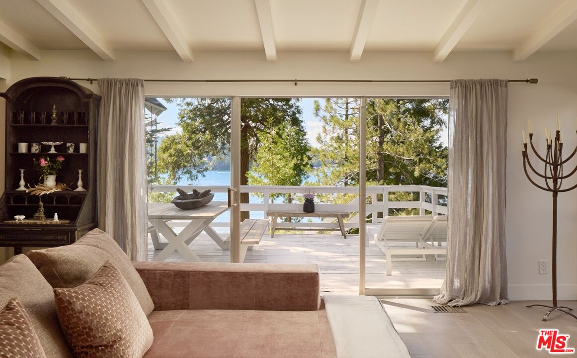 28918 Palisades Dr, Lake Arrowhead 