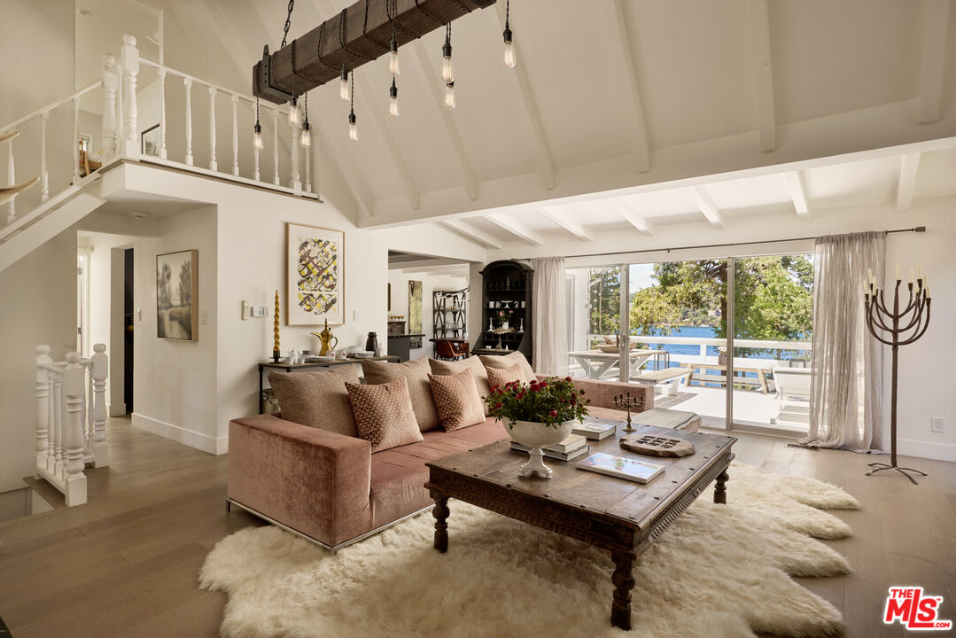 28918 Palisades Dr, Lake Arrowhead 