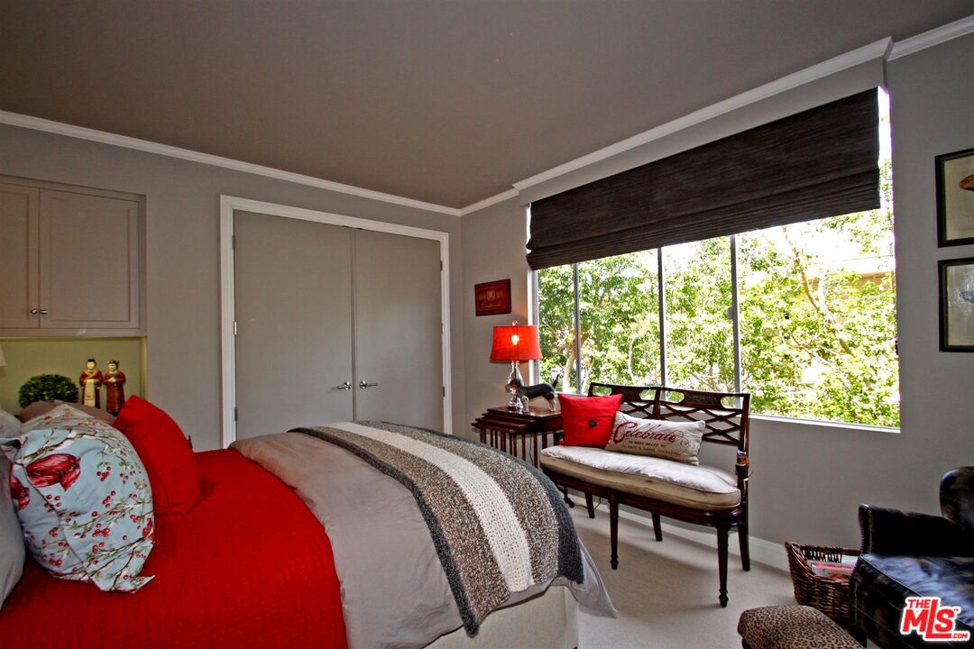 412 N PALM DR Unit: 402