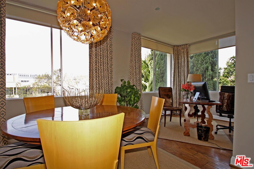 412 N PALM DR Unit: 402