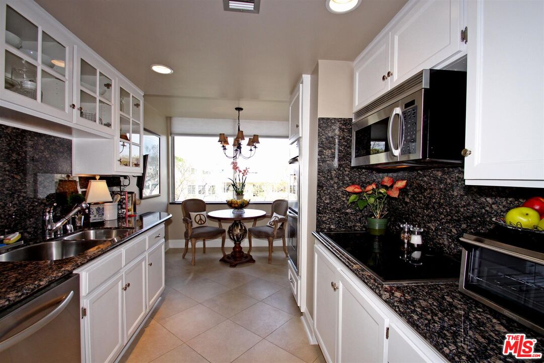 412 N PALM DR Unit: 402