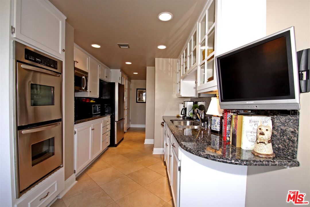 412 N PALM DR Unit: 402