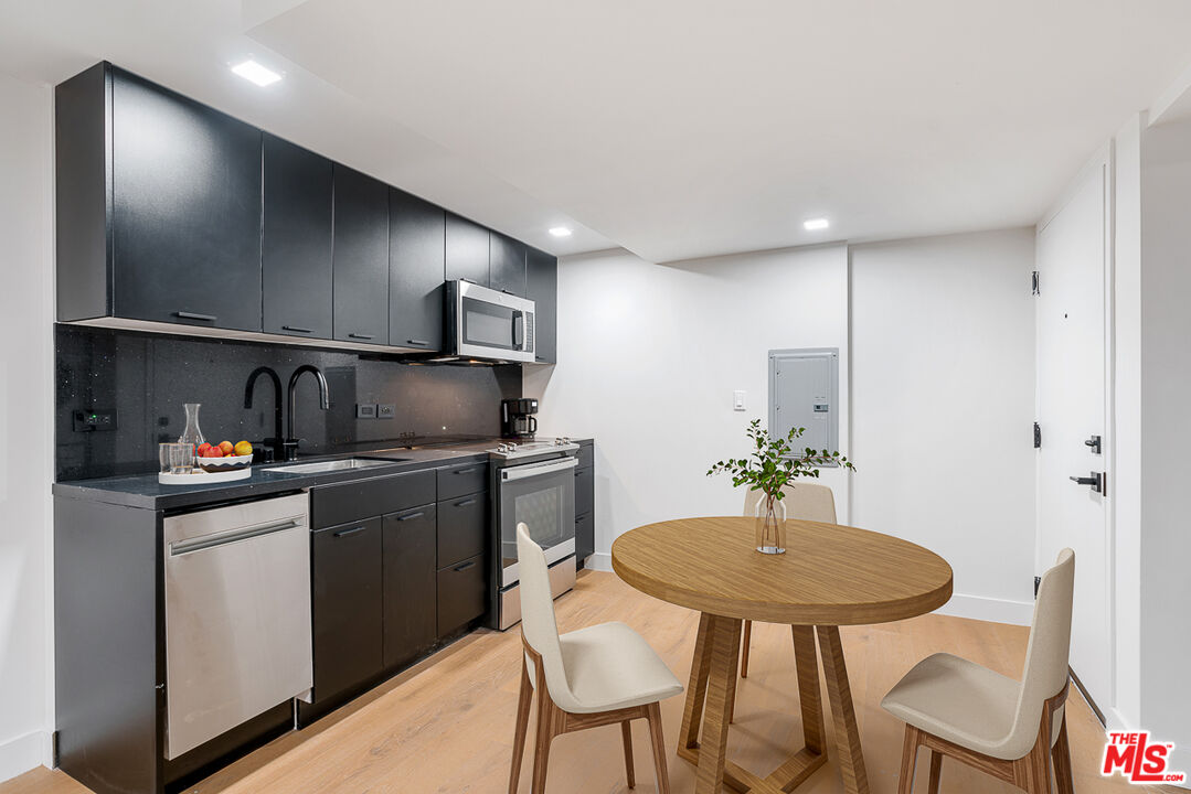 12320 MONTANA AVE Unit: 110