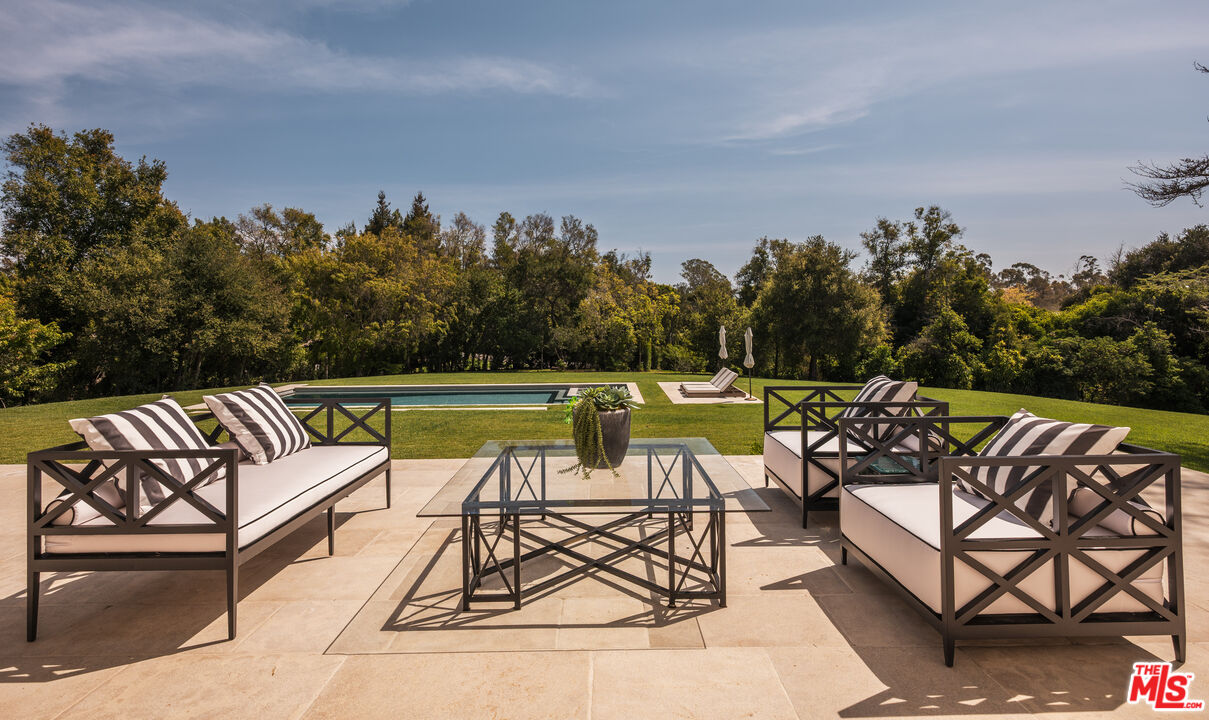115 N Carolwood Dr, Holmby Hills