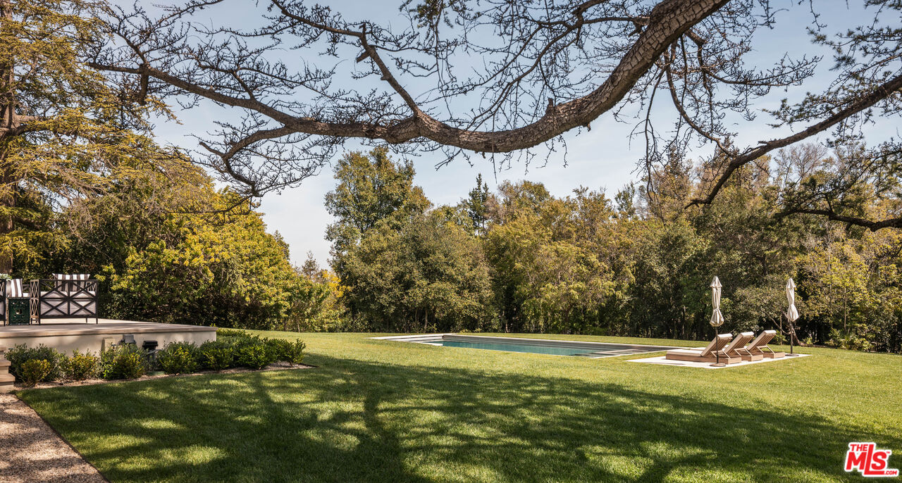 115 N Carolwood Dr, Holmby Hills