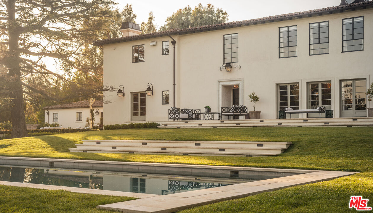 115 N Carolwood Dr, Holmby Hills