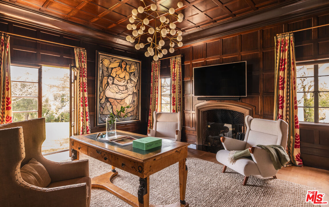 115 N Carolwood Dr, Holmby Hills