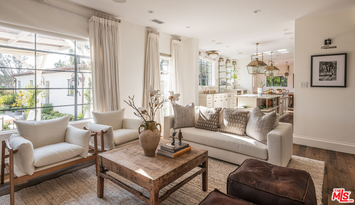 115 N Carolwood Dr, Holmby Hills