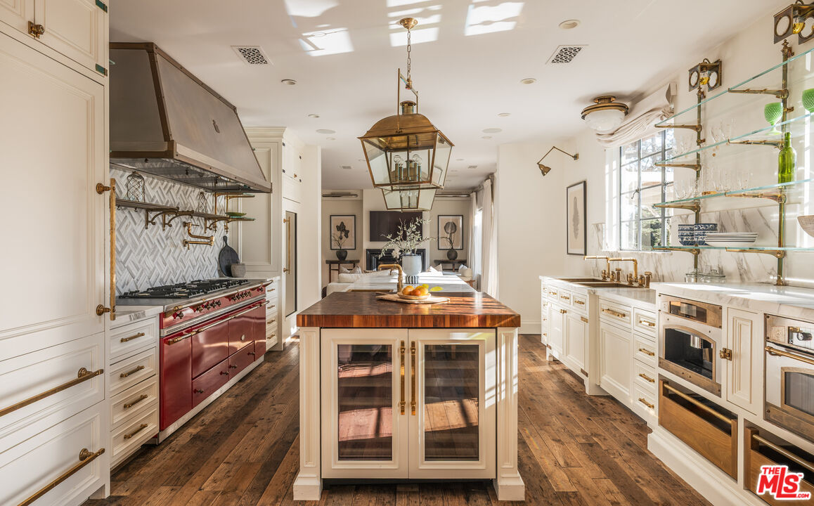 115 N Carolwood Dr, Holmby Hills
