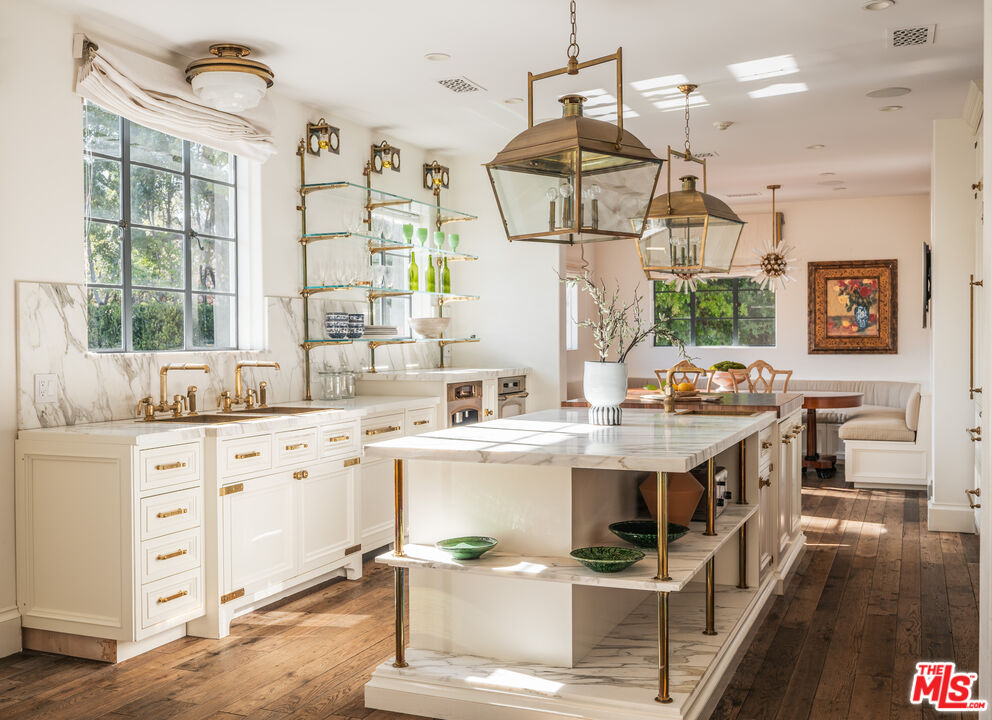 115 N Carolwood Dr, Holmby Hills