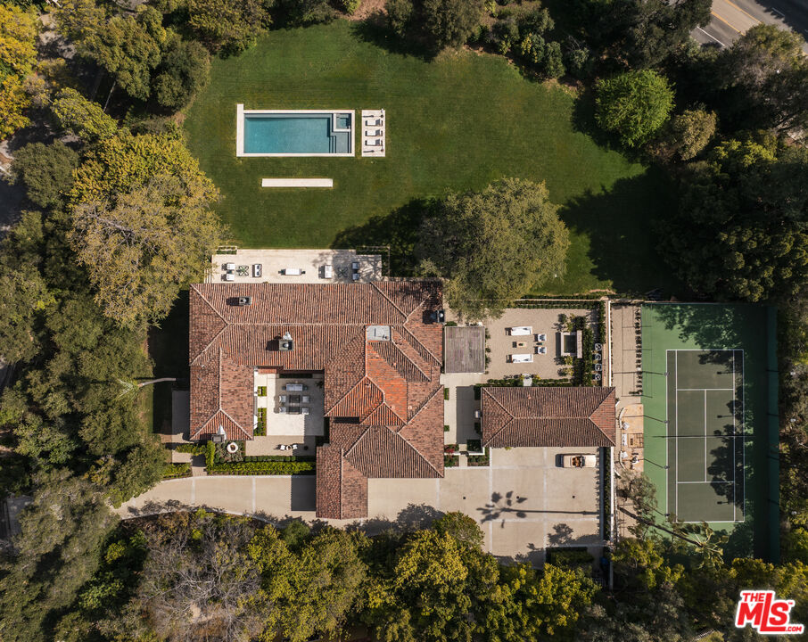 115 N Carolwood Dr, Holmby Hills