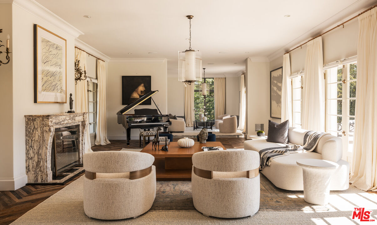 115 N Carolwood Dr, Holmby Hills