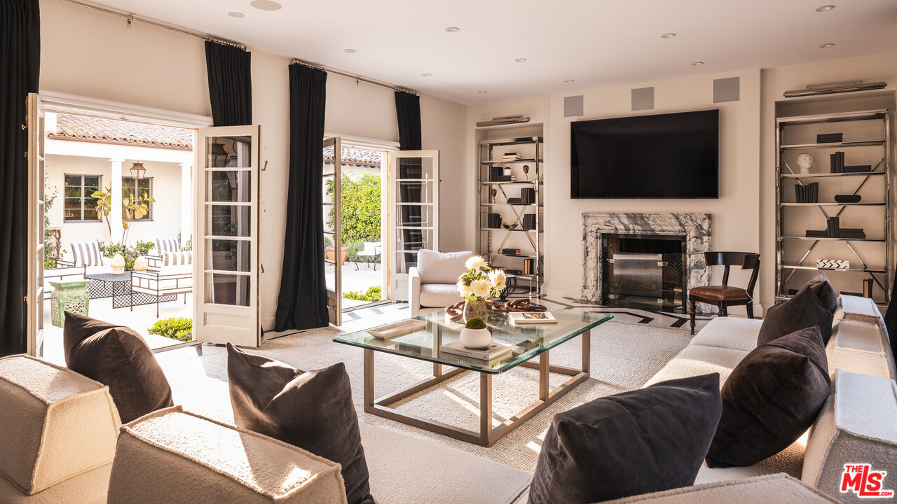 115 N Carolwood Dr, Holmby Hills