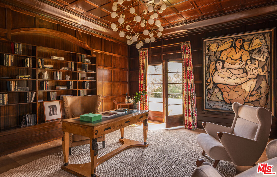 115 N Carolwood Dr, Holmby Hills