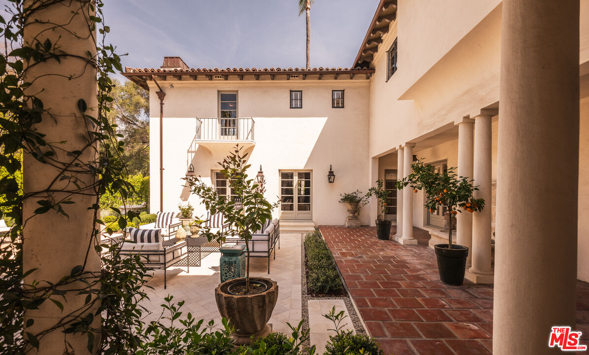 115 N Carolwood Dr, Holmby Hills