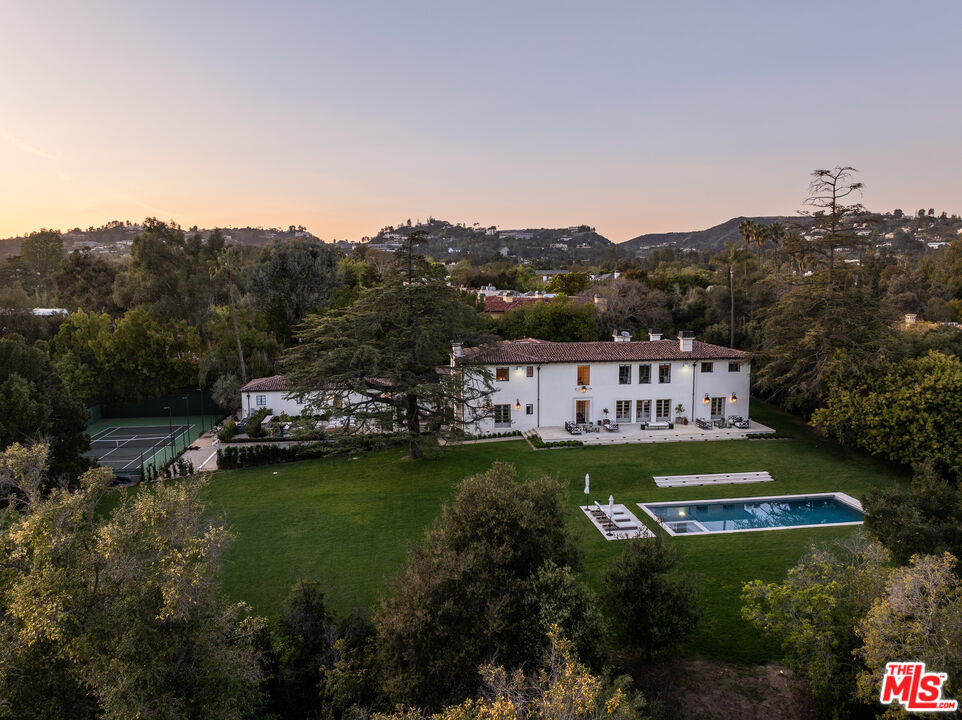 115 N Carolwood Dr, Holmby Hills