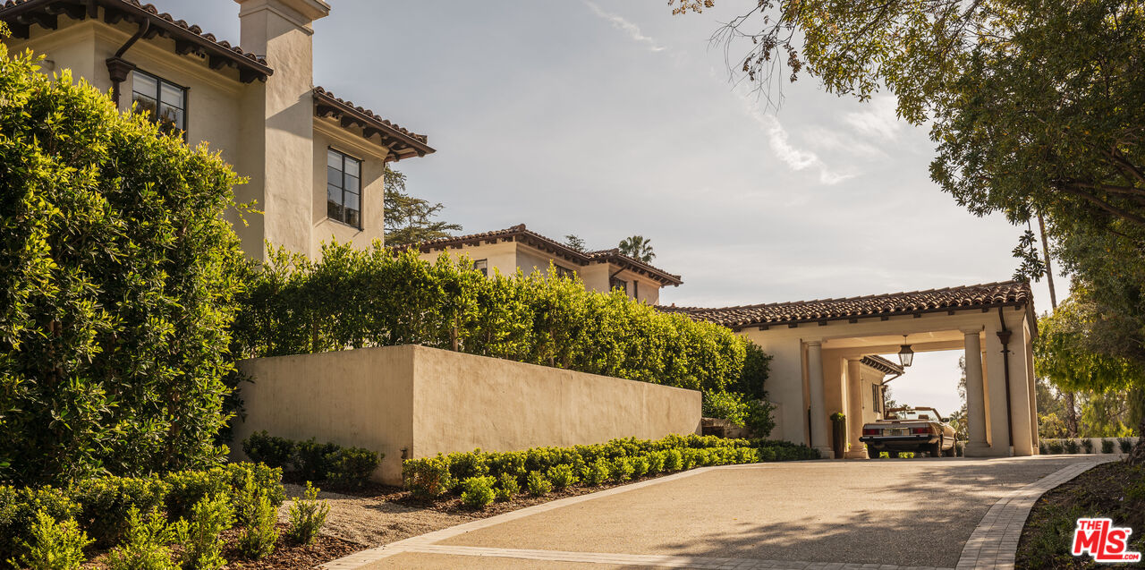 115 N Carolwood Dr, Holmby Hills