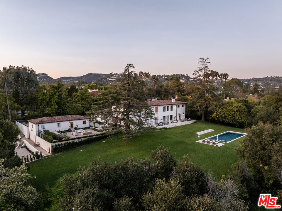 115 N Carolwood Dr, Holmby Hills