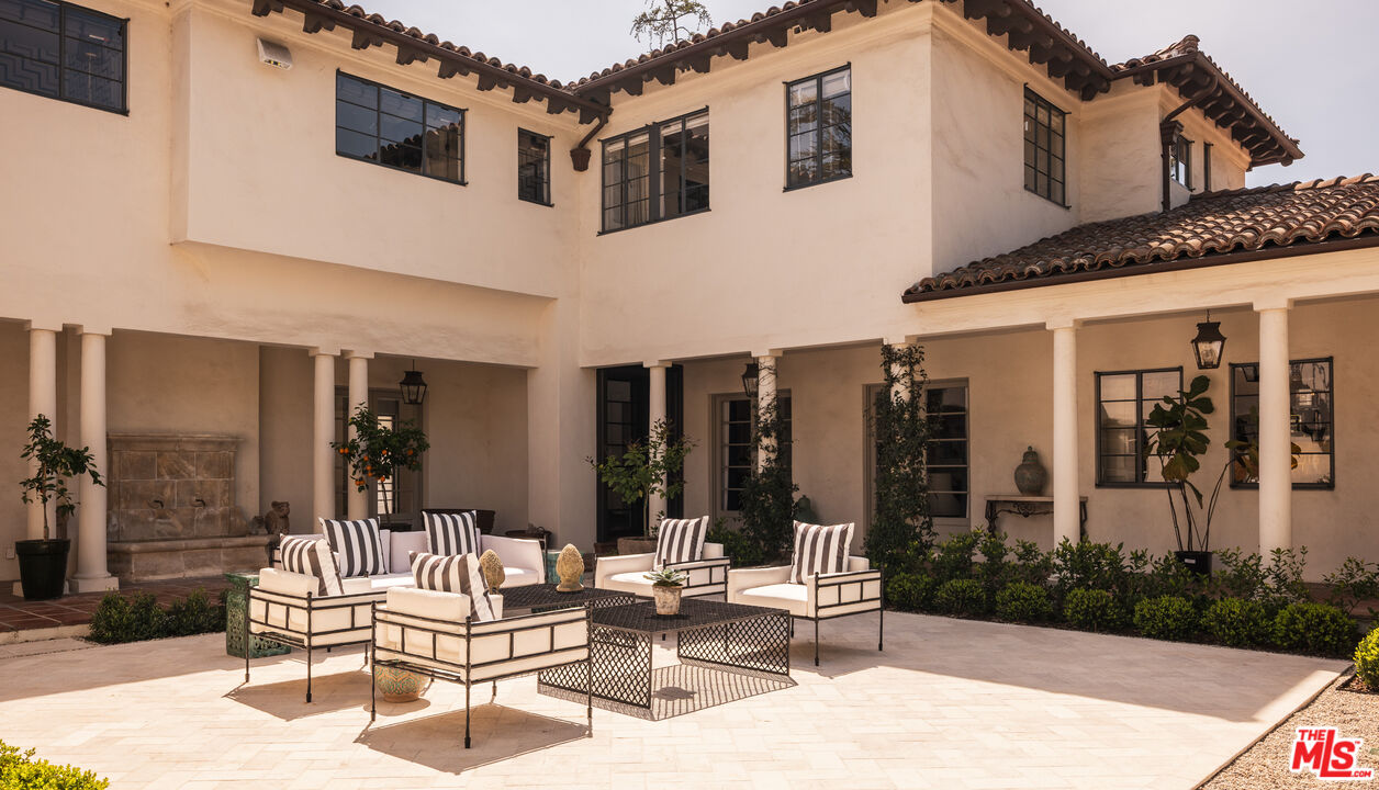 115 N Carolwood Dr, Holmby Hills