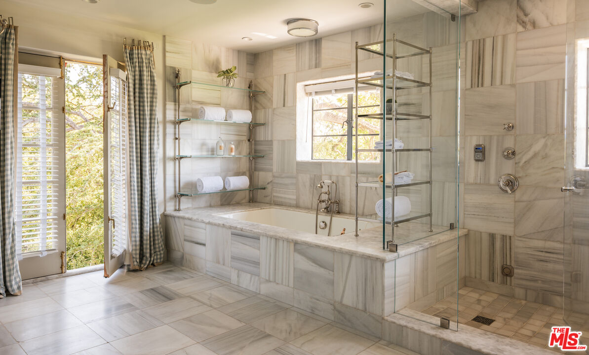 115 N Carolwood Dr, Holmby Hills