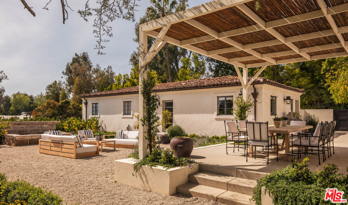 115 N Carolwood Dr, Holmby Hills