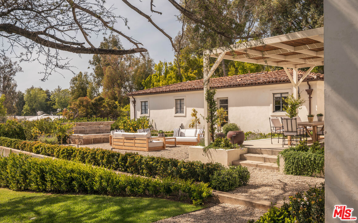 115 N Carolwood Dr, Holmby Hills