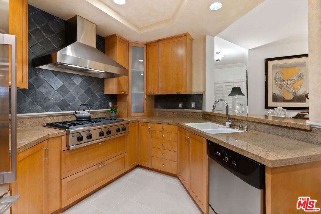 411 N Oakhurst Dr Unit: 106, Beverly Hills