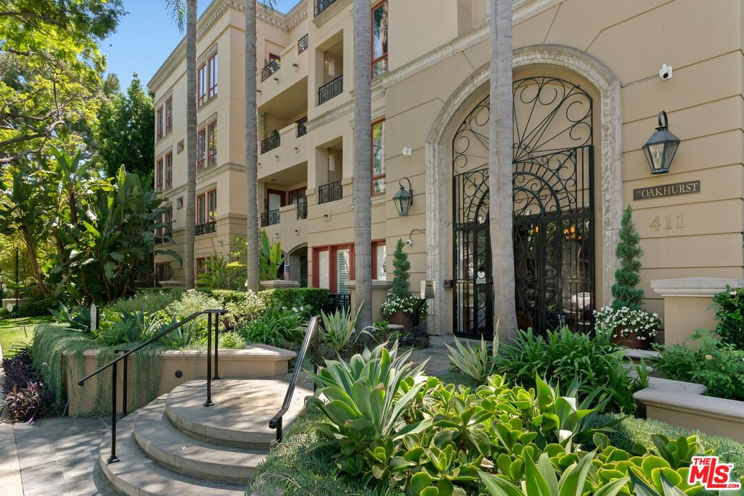 411 N Oakhurst Dr Unit: 106, Beverly Hills