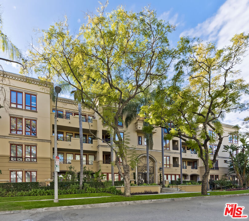 411 N Oakhurst Dr Unit: 106, Beverly Hills