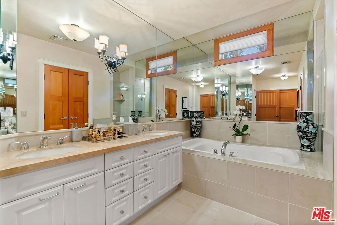 411 N Oakhurst Dr Unit: 106, Beverly Hills