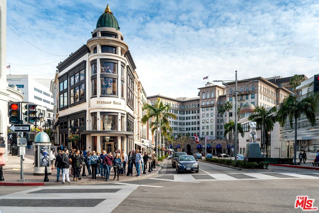 411 N Oakhurst Dr Unit: 106, Beverly Hills