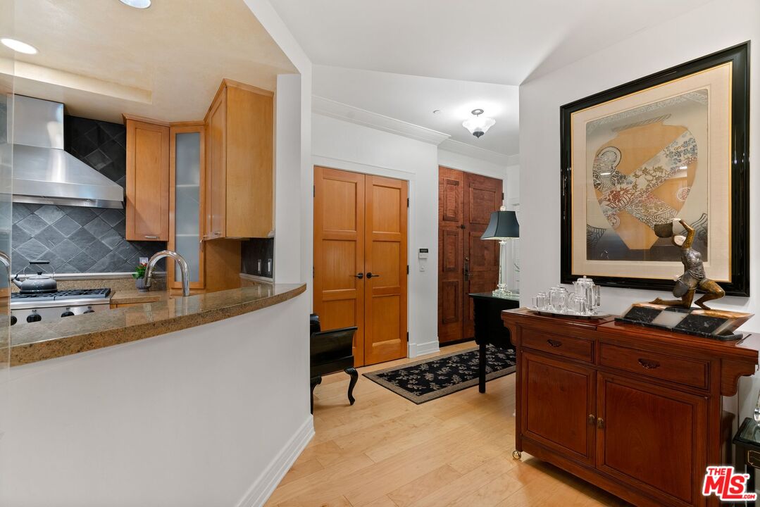 411 N Oakhurst Dr Unit: 106, Beverly Hills