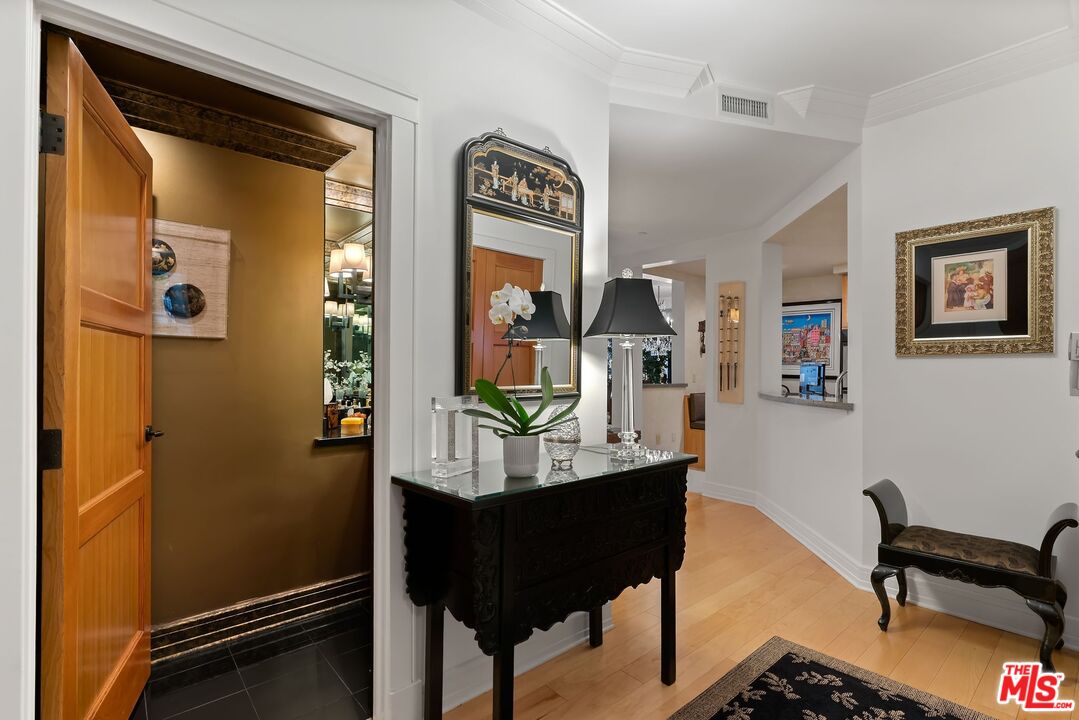411 N Oakhurst Dr Unit: 106, Beverly Hills