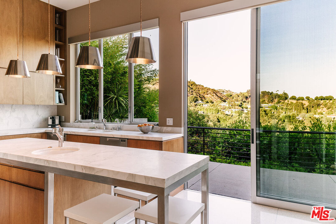 1470 CARLA RDG, Beverly Hills