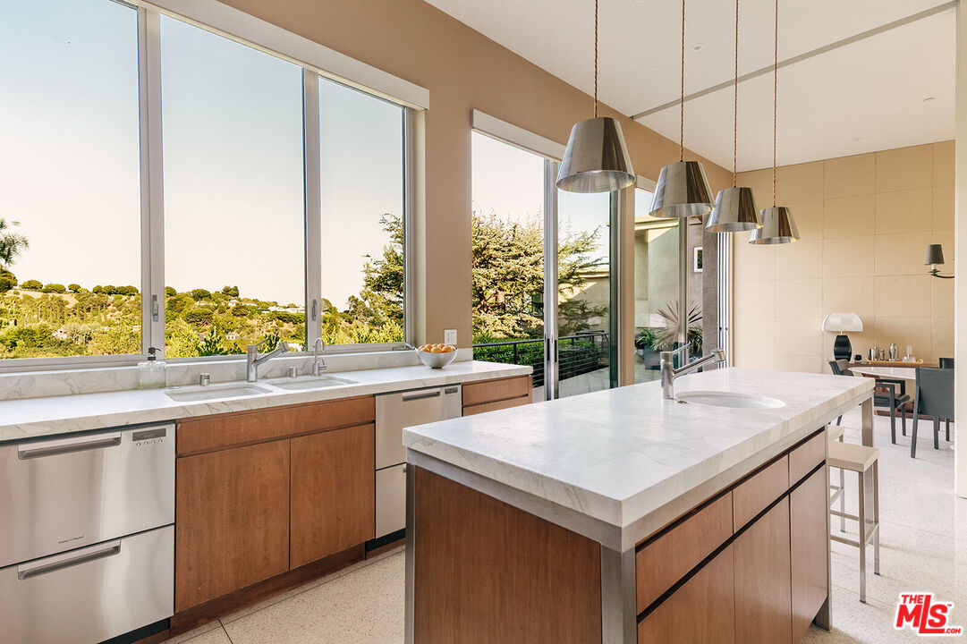 1470 CARLA RDG, Beverly Hills