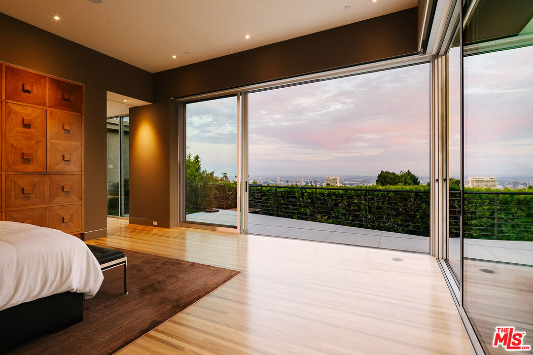 1470 CARLA RDG, Beverly Hills