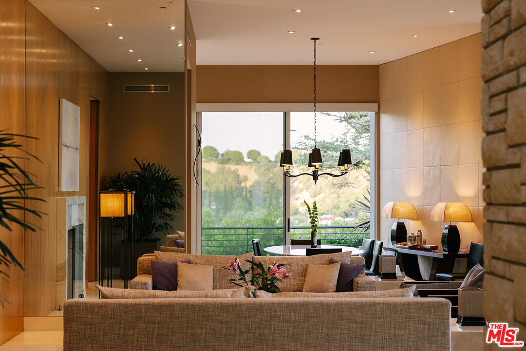 1470 CARLA RDG, Beverly Hills