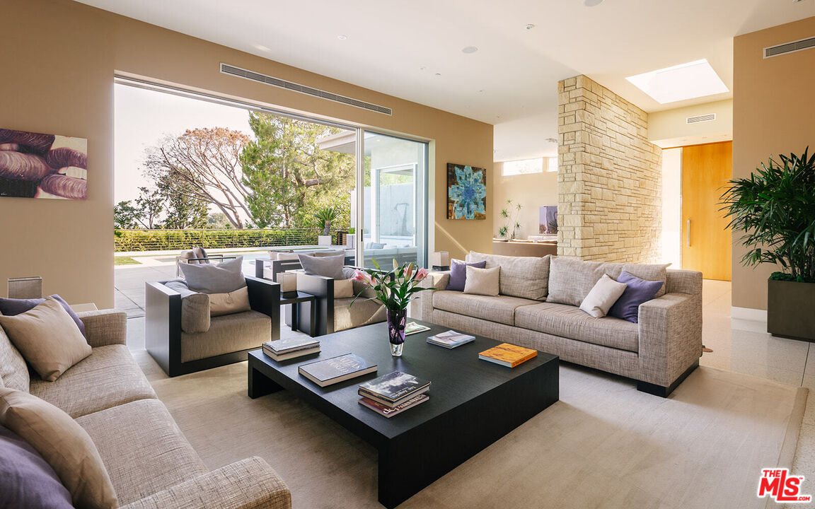 1470 CARLA RDG, Beverly Hills