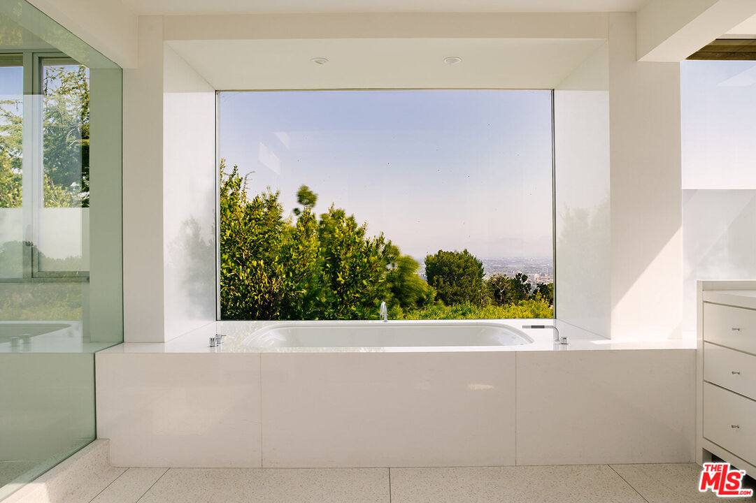 1470 CARLA RDG, Beverly Hills